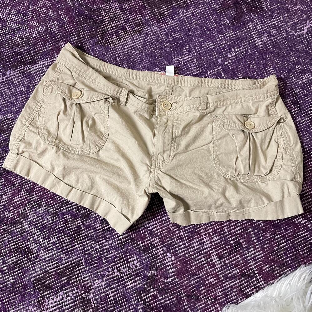 Y2K vintage 2000s low rise khaki shorts Bongo Twee Preppy Whimsy | size 11